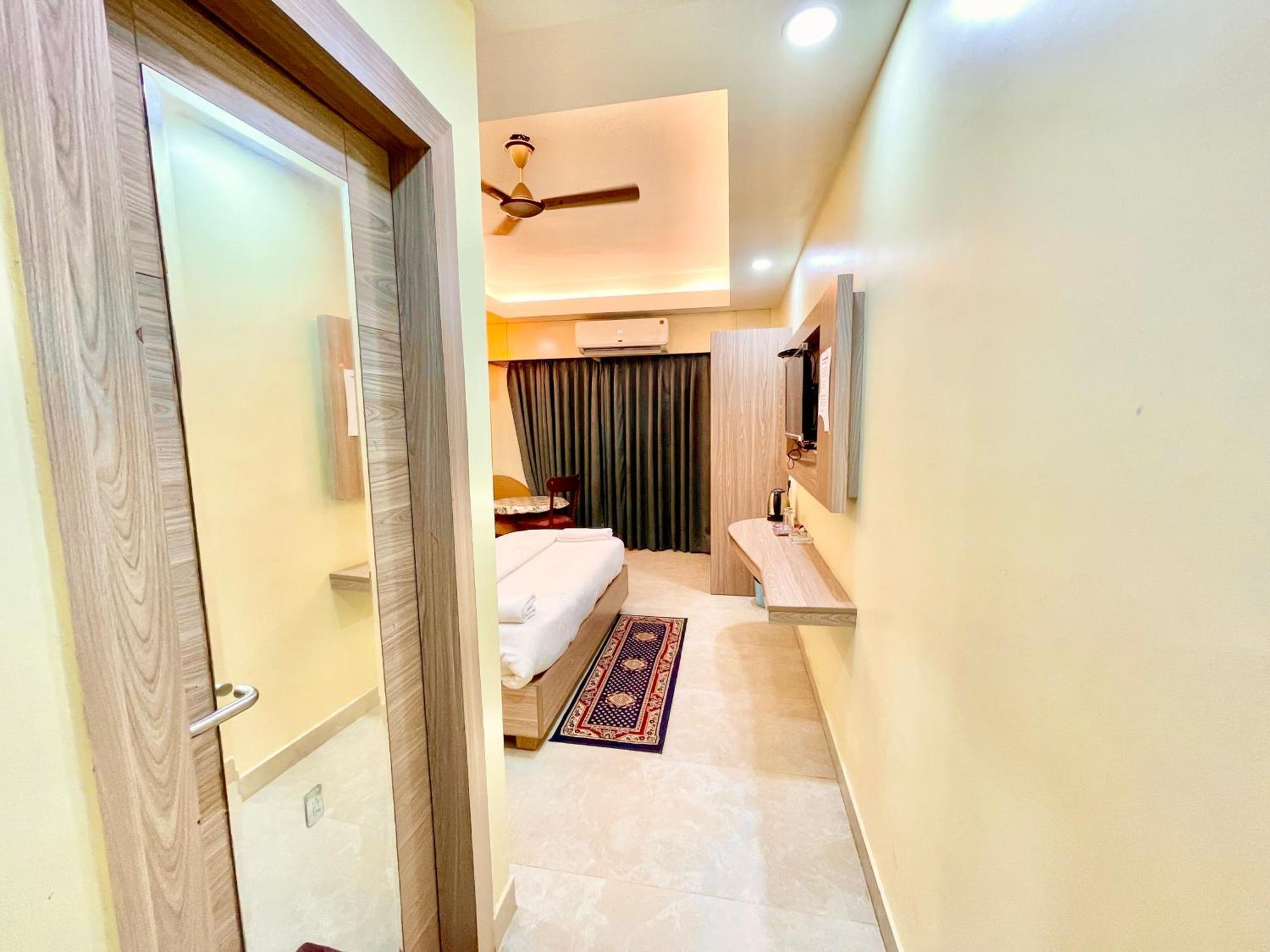 Hotel Rb International ! Puri Near-Sea-Beach-And-Temple Fully-Air-Conditioned-Hotel With-Lift-And-Card Payment Accepted-Parking-Facility, Best Hotel In Puri Esterno foto